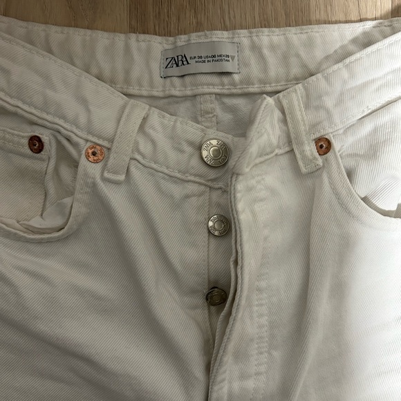 Zara Cropped Raw Edge White Jeans - Picture 4 of 5